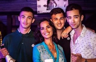 韦唯现任老公的照片 歌手韦唯现状