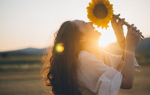 高情商幽默的夸女生身材好 女人身材好的励志句子