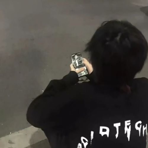 骨子里很高傲的男生 表面很随和骨子里很傲气