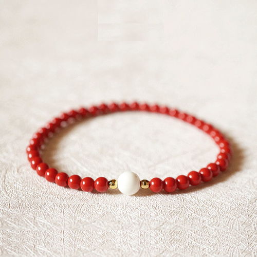 本命年兔女生佩戴南红好吗(本命年戴什么首饰好,本命年可以戴朱砂吗)