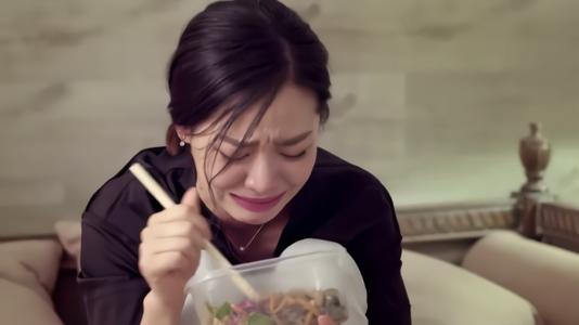 爱上有家庭的女人怎么办(我爱上了一个有家庭的女人,怎么办)