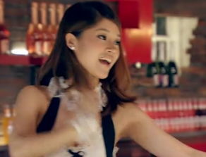 爱情公寓2女酒保叫什么(爱情公寓2里那个酒吧女酒保是谁演的)