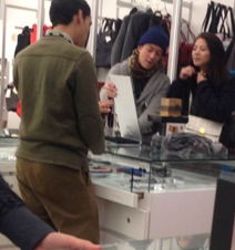 火车站接女朋友准备什么礼物(去火车站接女朋友、带什么礼物比较合适…)