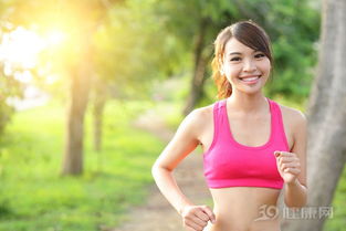 爱跑步的男人喜欢哪种女人(爱运动的男生一般喜欢怎样的女生)