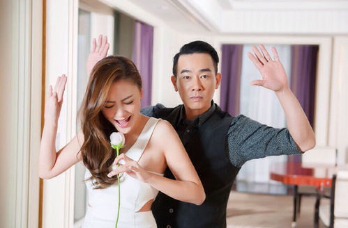 陈小春比她老婆大多少岁(陈小春老婆比他小几岁)