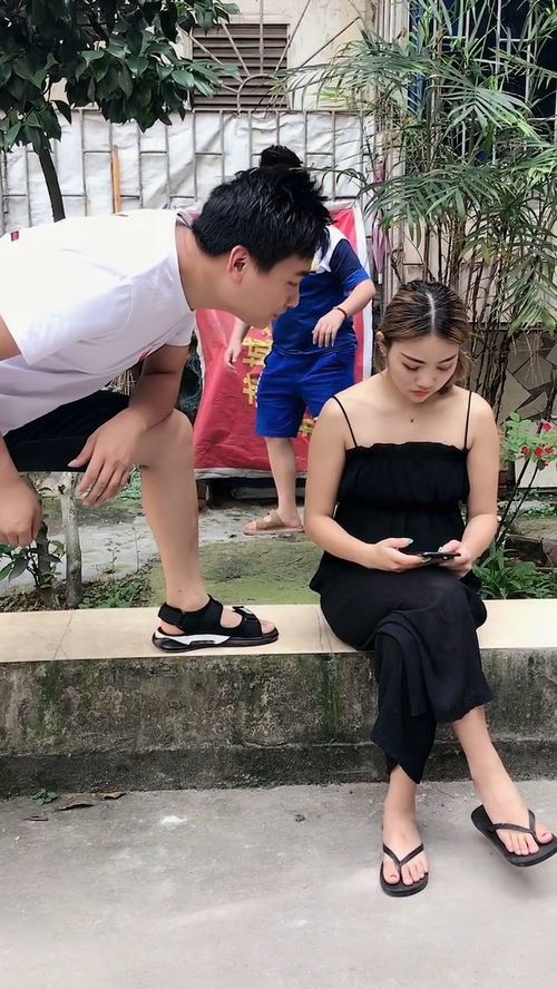 见到女生就紧张怎么办(看见女朋友就紧张怎么办)