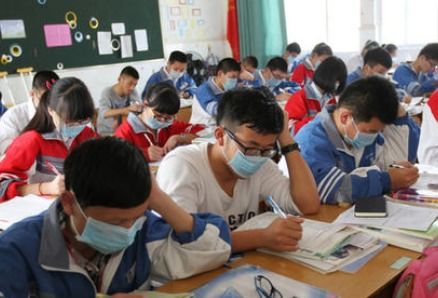 高一男生谈恋爱了家长该怎么办(正在上高一的儿子谈恋爱了父母应该怎么办)