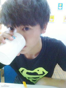 高中生剪什么发型好看男生(高中生的男生剪什么发型比较好看)