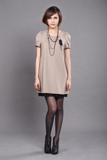 骨架大的女生适合穿什么衣服(骨架大的女生适合穿什么样子的衣服)