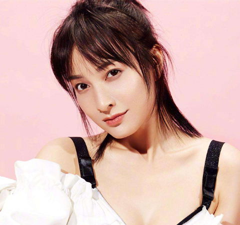 鼻子勾的女人会怎么样(鹰钩鼻的女孩子怎么样)