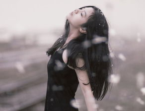 十句简单夸女人的话 赞美女人优秀能干的短句