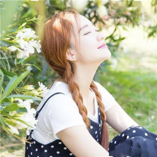 单纯而又理智的女生 温柔中带狠的女生