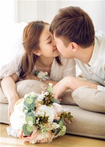 单身男梦见喜欢的女生 男人做梦梦到心爱的女人