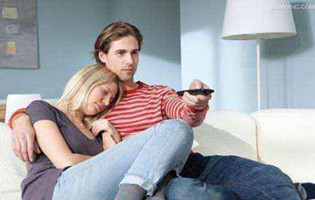 嘴笨如何哄异地恋男朋友开心 异地恋男朋友心情低落怎么安慰