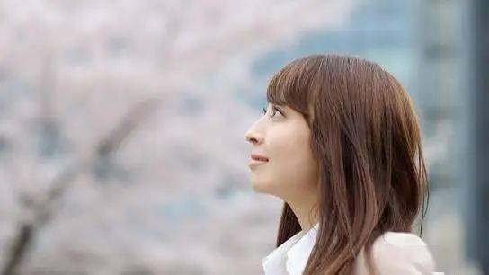 夸一个女人不老的俏皮话 夸不老女神的短句