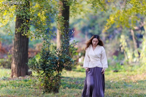 夸中年女人气质高雅的句子 夸女人容颜不老的诗句