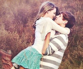 夸男人年轻不老的句子8个字 夸岁数大还年轻的句子