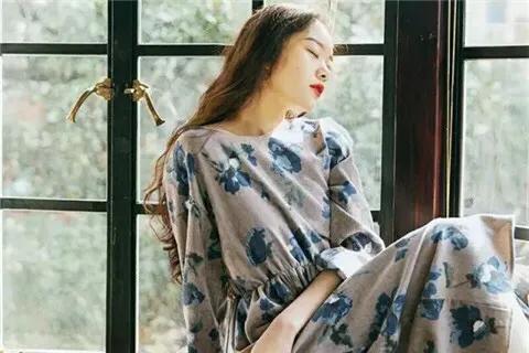 夸女人歌美人美的句子 赞美女人美丽动人的句子