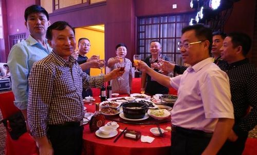 女人为什么不随便参加饭局 男人会随便请女人吃饭吗