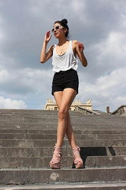 女人个子高为什么手小 男生个子高手小怎么回事