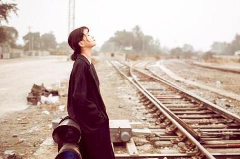 女人不依赖别人的句子 女人不期待不依赖的文案