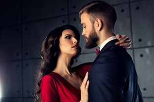 女人发抱抱暗示什么 女人发二个拥抱给男人是什么意思