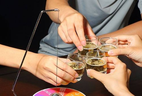 女人喝酒的经典句子 酒后高情商句子