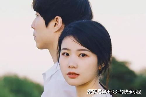 女人喜欢你的微动作暗示 女人越喜欢你越试探你