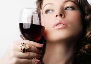 女人品红酒浪漫诗句 美女配美酒唯美句子