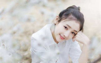 女人低头害羞的样子吸引人吗 女人害羞不敢看男人意味着什么意思