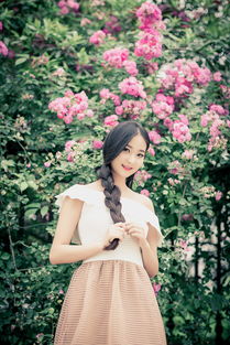 女人如花花似梦下一句 一句话夸人比花美的句子
