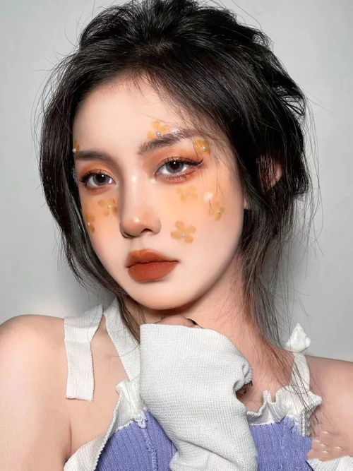 女人妆越化越浓代表什么 女生见男生化妆说明什么