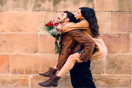 女人放不下前任的表现 女人骨子里忘不掉的男人