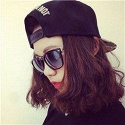 女人戴帽子暗示单身 出门喜欢戴帽子的女人