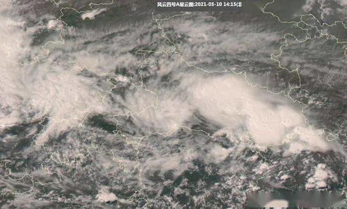 女人梦见黑云遮天大雨将至 女人梦见黑云滚滚狂风暴雨