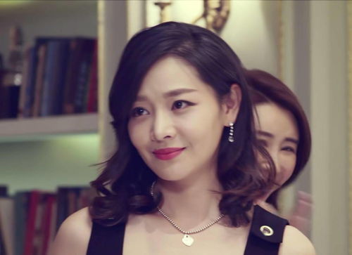 女人的美貌等于男人的财富 男人最大的炫富就是身边的女人