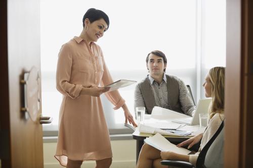 女人送男人衣服算暗示吗 女人能随便送男人衣服吗