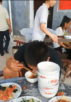 女朋友不想上课怎么哄 女朋友上学走了暖心话